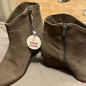 Lucky Brand Women's Suede Ankle Booties - Taupe sz 9